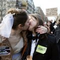 Prancūzijos parlamente pritarta gėjų santuokos įstatymui