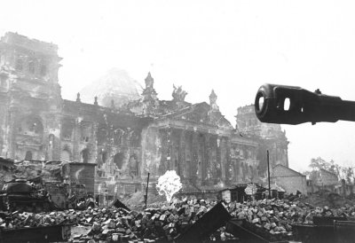 Berlynas. 1945-ieji. Reichstago pastatas