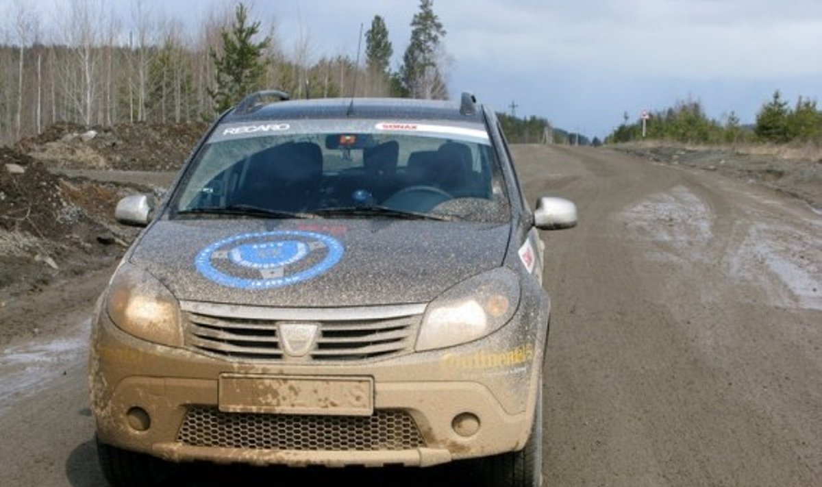 V.Milius važiuoja Dacia Sandero Stepway