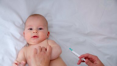 Ar tikrai JAV įstatymas apsaugo farmacijos įmones nuo atsakomybės teisme, o tai lėmė kelis kartus išaugusį kūdikių skiepų skaičių?