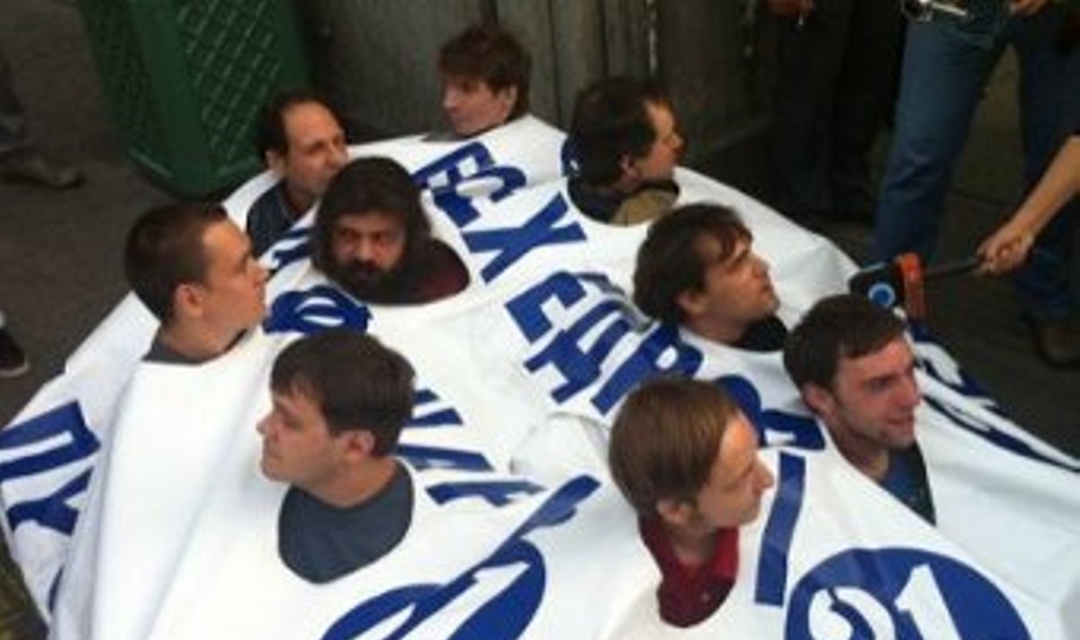 Сидячая акция оппозиции на Триумфальной площади. Фото Ильи Варламова @varlamov