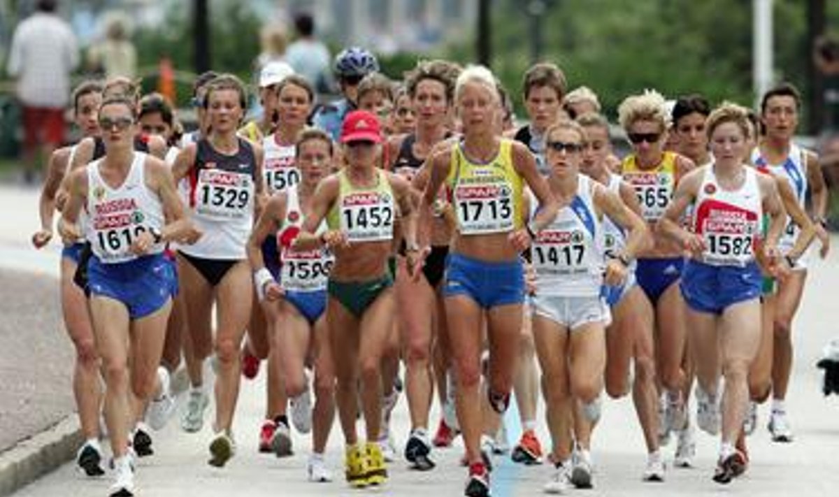 Živilė Balčiūnaitė (Nr.1452) bėga Europos čempionato maratoną, birželio 12, 2006.