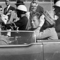 Ką pašautam JAV prezidentui Johnui F. Kennedy prieš pat mirtį spėjo ištarti jo žmona Jackie?