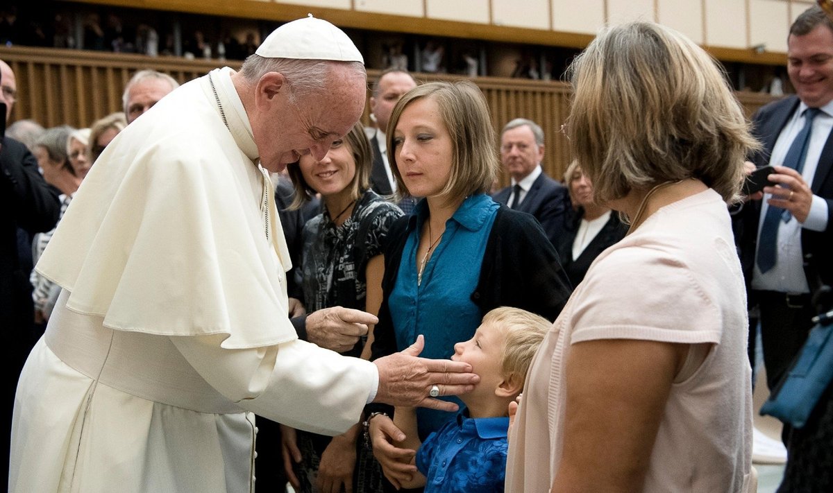 Popiežius susitiko su nukentėjusiais Nicoje