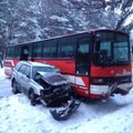 Nemenčinės pl. susidūrė 5 lengvieji automobiliai, miškovežis ir autobusas