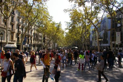 Žymioji La Ramblos gatvė Barselonos centre
