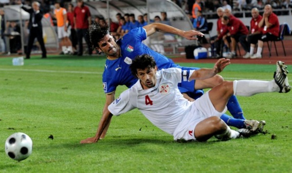 Kakha Kaladze (nr.4) rungtynėse su Italija įsimušė du įvarčius