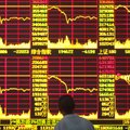 Kinijos akcijos krenta toliau, Europos biržose laukiamas kilimas