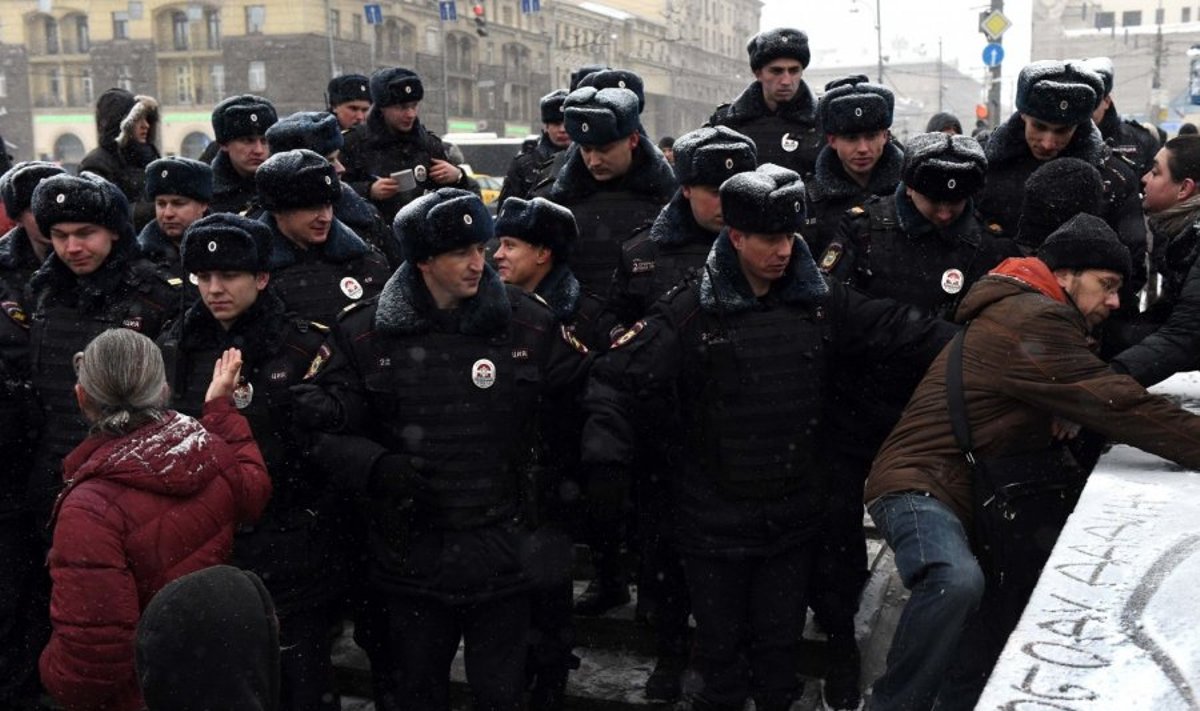 Rusijoje sulaikyta daugiau kaip 30 protestuotojų, minėjusių Konstitucijos dieną