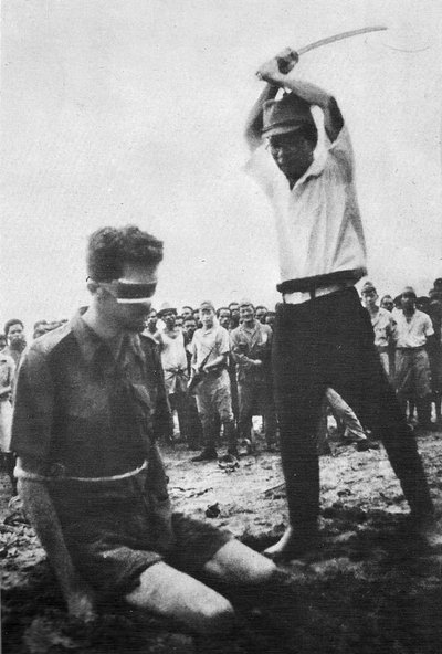 Australų karo belaisvis prieš egzekuciją Naujojoje Gvinėjoje