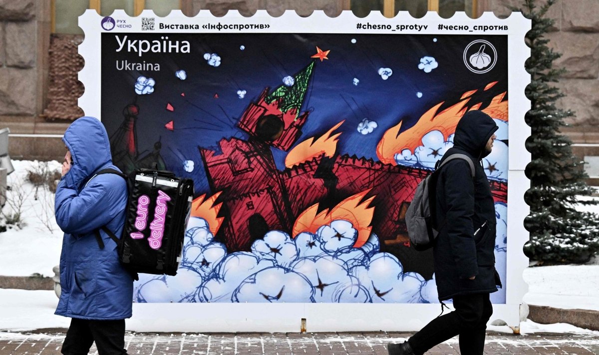 Ukrainoje išleistas pašto ženklas su degančiu Kremliumi