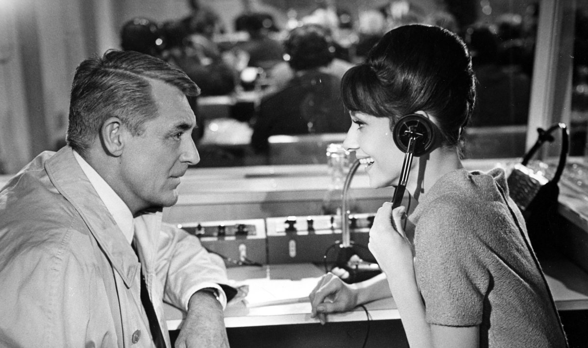Cary Grantas ir Audrey Hepburn kino juostoje „Charade“