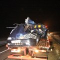 Automobilį pervėrė traktoriaus vežami rąstai - žuvo 18-metis gimnazistas