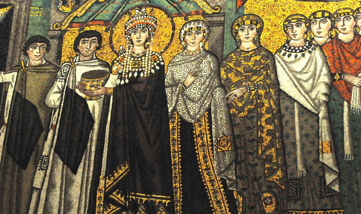 Imperatorienė Teodora su savo freilinomis. Šv. Vitalio bažnyčios Ravenoje (Italija) freska