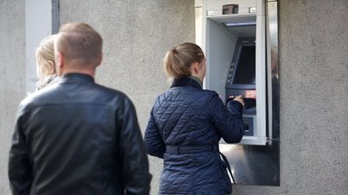 Be banko kortelių gyvenančių lietuvių dalis – tarp didžiausių ES: išsiskiria pensininkai, studentai ir ūkininkai