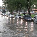 Kodėl per lietų dūžta automobiliai: jei apie tai pagalvotumėte, kai sausa – viskas būtų kitaip