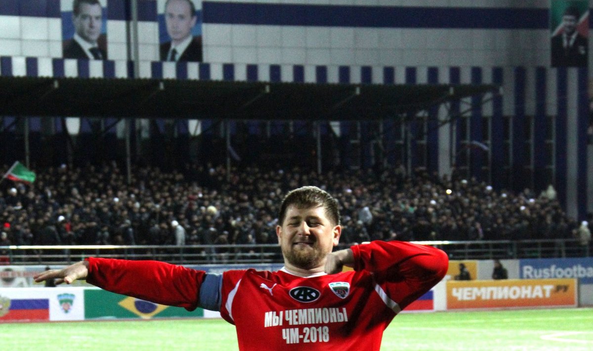 Prieš mačą Ramzanas Kadyrovas sušoko žiūrovams