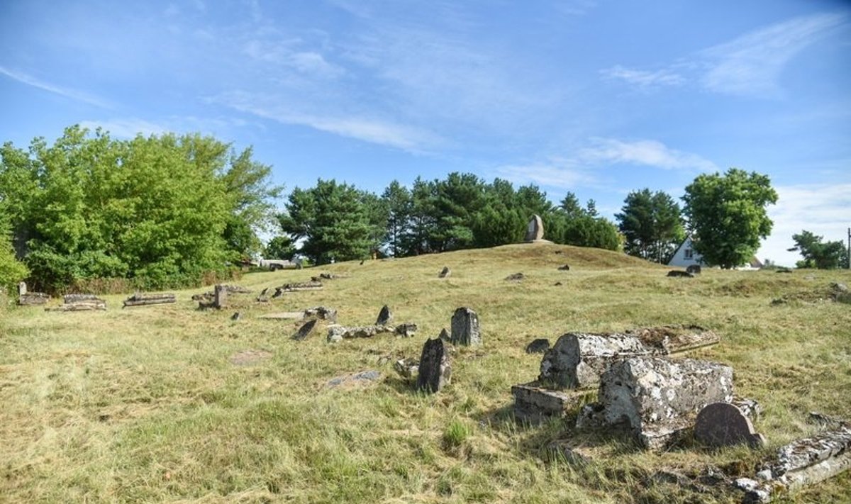 Krekenavos senosios žydų kapinės.