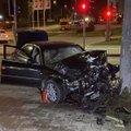 Avarija Vilniuje: sužalotą 19-metę iš sumaitoto „Audi“ traukė ugniagesiai