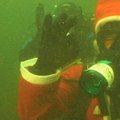 Platelių ežere narai surengė kalėdinį povandeninį žygį