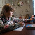 Kaip ir kiti šimtai tūkstančių Ukrainos vaikų Anna grįžo namo, kur – skurdas ir grėsmė žūti: didžiausias noras – vėl mokytis mokykloje