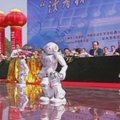 Parodoje Kinijoje - robotai šokėjai, pagalbininkai ir sportininkai