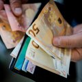 Vidutinė alga „į rankas“ perkopė 800 eurų