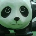 Bankoke eksponuojama 1600 popierinių pandų
