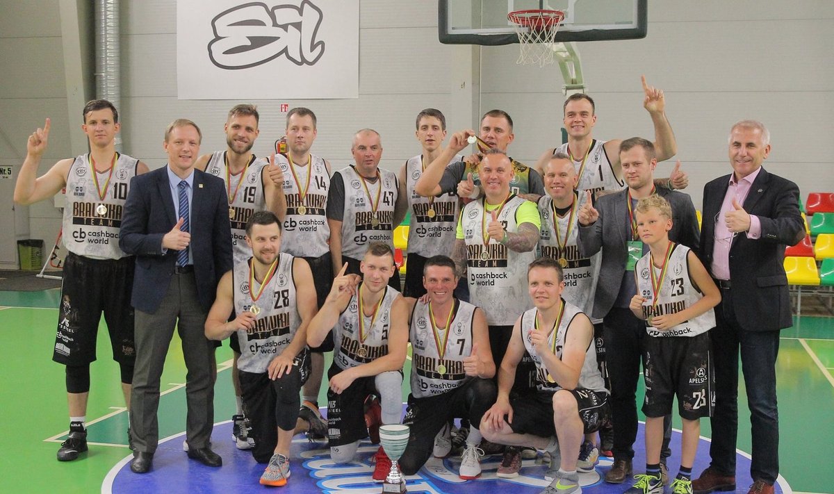 "Braliukų" krepšinio komanda iš Latvijos