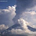 Nufilmuota, kaip Meksikos Kolimos ugnikalnis spjaudosi pelenais