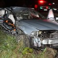Avarija šalia Vilniaus: vienas vairuotojas pabėgo palikęs sužalotus keleivius ir automobilį