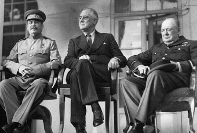 „Didysis trejetas“ – J. Stalinas, F. D. Rooseveltas ir W. Churchillis – pozuoja Teherano konferencijoje