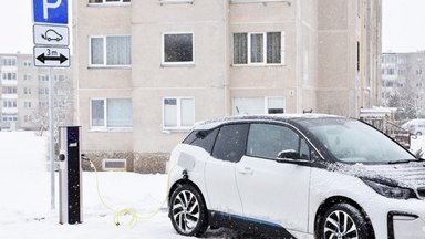 Paskaičiavo, kiek kainuoja ir per kiek laiko gali atsipirkti nuosava elektromobilio įkrovimo stotelė