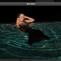 Sutuoktuvių metinių proga dainininkė M.Carey baseine maudėsi pasipuošusi vakarine suknele