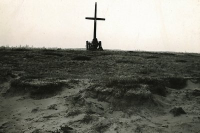 Kaimo kapinės, vadinamos Maro kapeliais. // Vlado Šaulio nuotr., 1956 m.