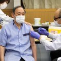 Japonijos premjeras pasiskiepijo nuo koronaviruso