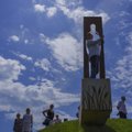 Nauja lankytina vieta Lietuvoje: Sudargo krašte atidengta knygai „Rugiuose prie bedugnės“ skirta skulptūra