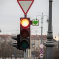 Вильнюсцы в ожидании возвращения табличек с зелеными стрелками развесили зеленые сердечки