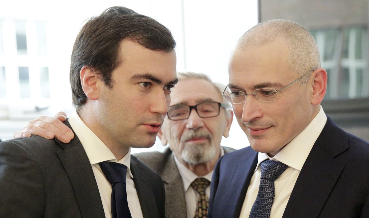 Michailas Chodorkovskis su tėvu Borisu ir sūnumi Pavelu