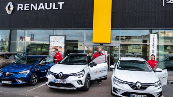 „Renault“ prisidėjo prie „Maisto banko“: produktus vežios trimis hibridiniais automobiliais