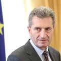 Eurokomisaras iš Ukrainos reikalauja pinigų, iš Rusijos - sąžiningumo