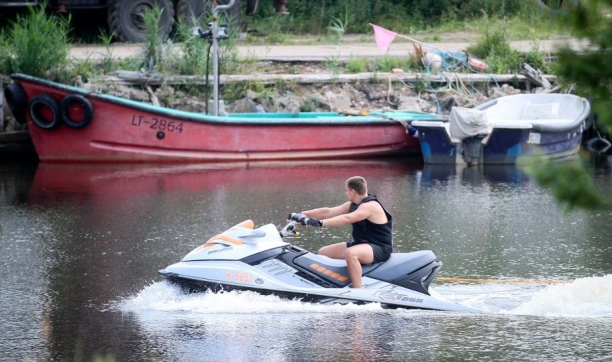 Aplinkosaugininkai paaiškino, kur negalima plaukti vandens motociklu