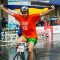 „Velomaratone” Vilniuje dalyvavo tūkstančiai lietaus nepabūgusių dviratininkų