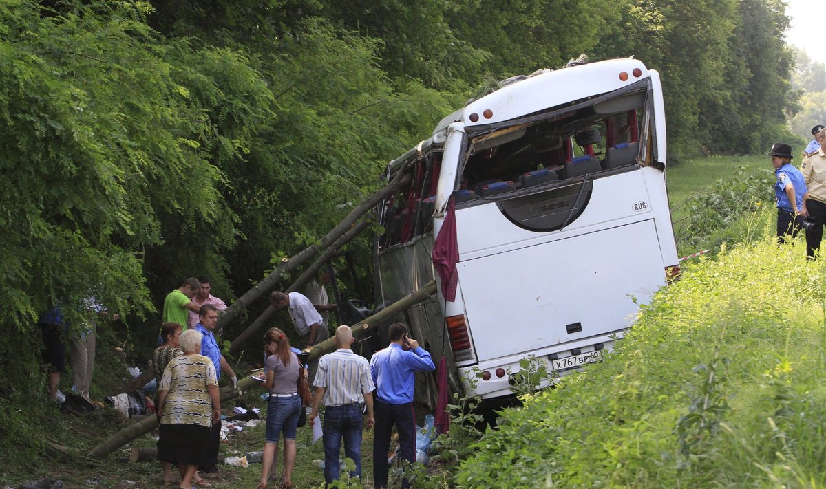 Ukrainoje rusų maldininkų autobusui patekus į avariją žuvo 14 žmonių