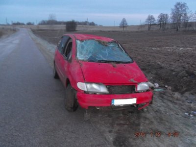 Kelyje Balbieriškis—Jiestrakis—Plutiškės apvirto "VW Sharan"