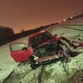 Šiaulių pakraštyje automobilis susidūrė su traukiniu, į pervažą įvažiavusi vairuotoja: galvojau, kad šviesoforas sugedęs