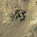 Ugniagesiai išgelbėjo ant uolos įstrigusį vyrą ir jo šunį