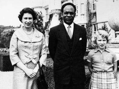 Kai Ganos ministras pirmininkas Kwame Nkrumah apsilankė Balmoralo pilyje Škotijoje, karalienė Elžbieta jam pranešė, kad dėl nėštumo buvo priversta atšaukti savo kelionę į Ganą.