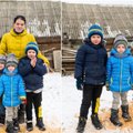 Kiaurai perpučiamame name gyvenanti keturių vaikų mama svajoja gauti darbą ir pagaliau susiremontuoti stogą
