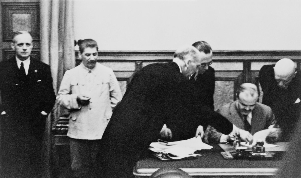 Molotovo-Ribentropo pakto pasirašymas